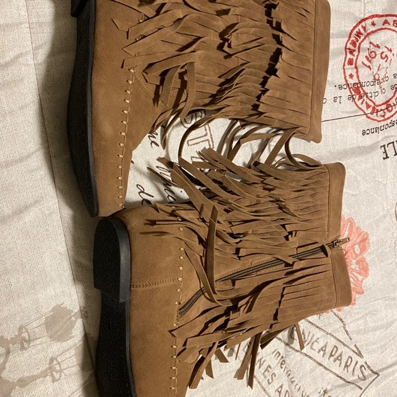 Arizona Fringe Boots... Brand New. - Picture 3 of 4